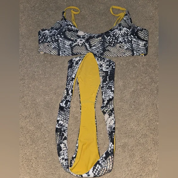EUC ZAFUL SNAKE PRINT BIKINI SIZE MEDIUM - Picture 3 of 4